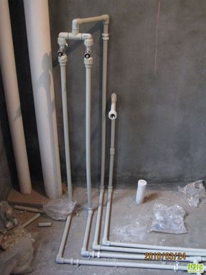 卫生间冷热水管安装图(卫生间冷热水管安装图片)