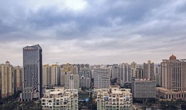 城镇家庭户均房产怎么算（城镇居民家庭人均住房面积）